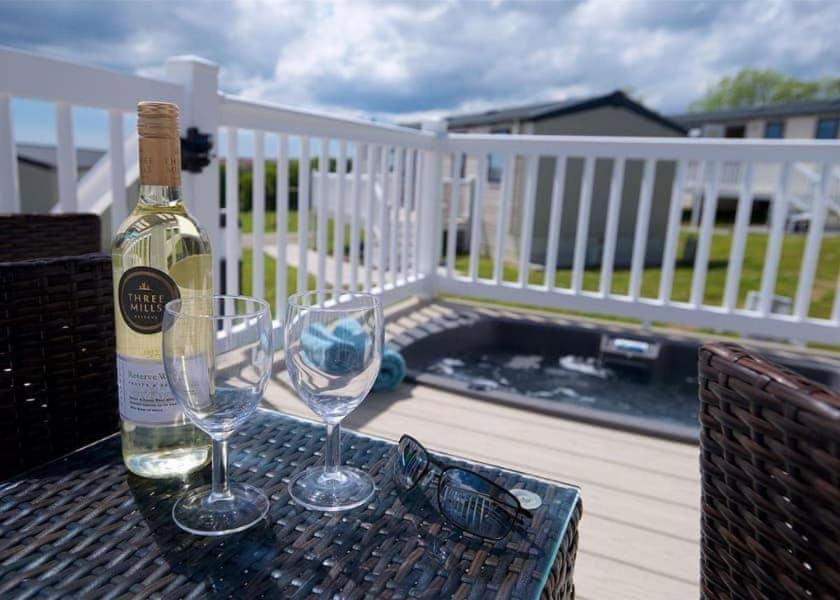 Rosefinch Sleeps 2 Persons-Private Hot Tub-Tranquil Holiday Away From It All Yet Not Far From St Austell- The Holiday Home Has One Bedroom, Living And Dining Area, Equipped Kitchen-Decking-Outdoor Furniture-Fishing Lakes-Non Pet Unit Экстерьер фото